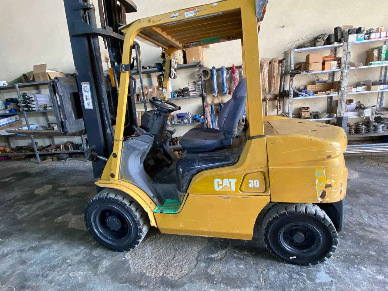 للبيع رافعه شوكيه كتر 3طن 3حركات موديل 2014كير مكينه أكسل تخم تاير جاهزه للعمل بيه اوراق مزاد شركه الببسي العنوان ديالى بعقوبة قرب مديريه المرور 
يوجد توصيل جميع المحافضات 
***********
***********
