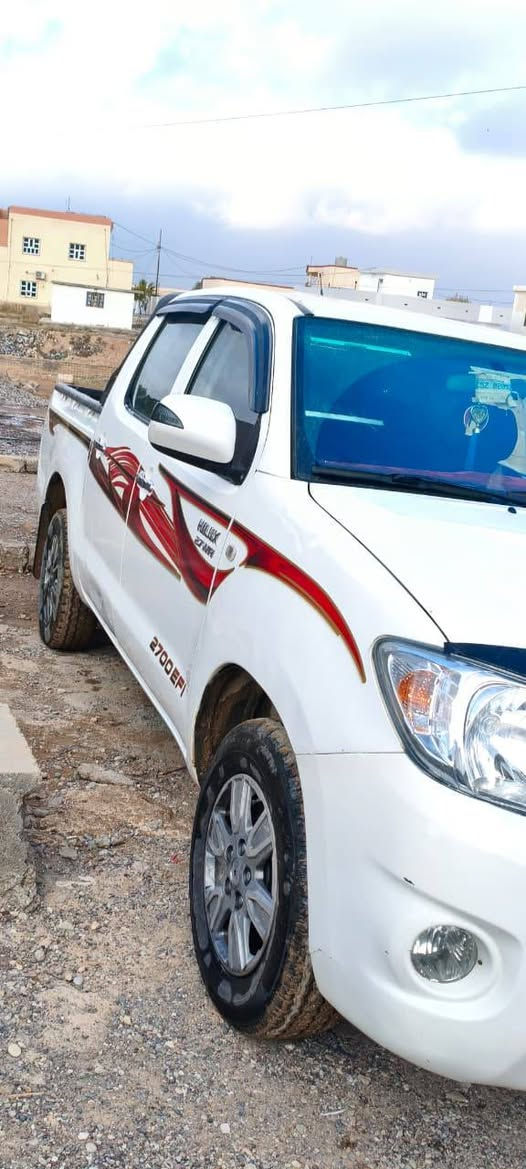 السلام عليكم ورحمه الله 
سيارة هايلوكس عذاري موديل 2010 للبيع 
السيارة كفالة عامة گير محرك صدر كهربائيات 
نضافة فول السيارة موضح بل سونار كلين فقط الرصعات 
السعر 180 بيها مجال قليل مكانها صلاح الدين بيجي ناحية الزوية اتصل وتدلل ***********
