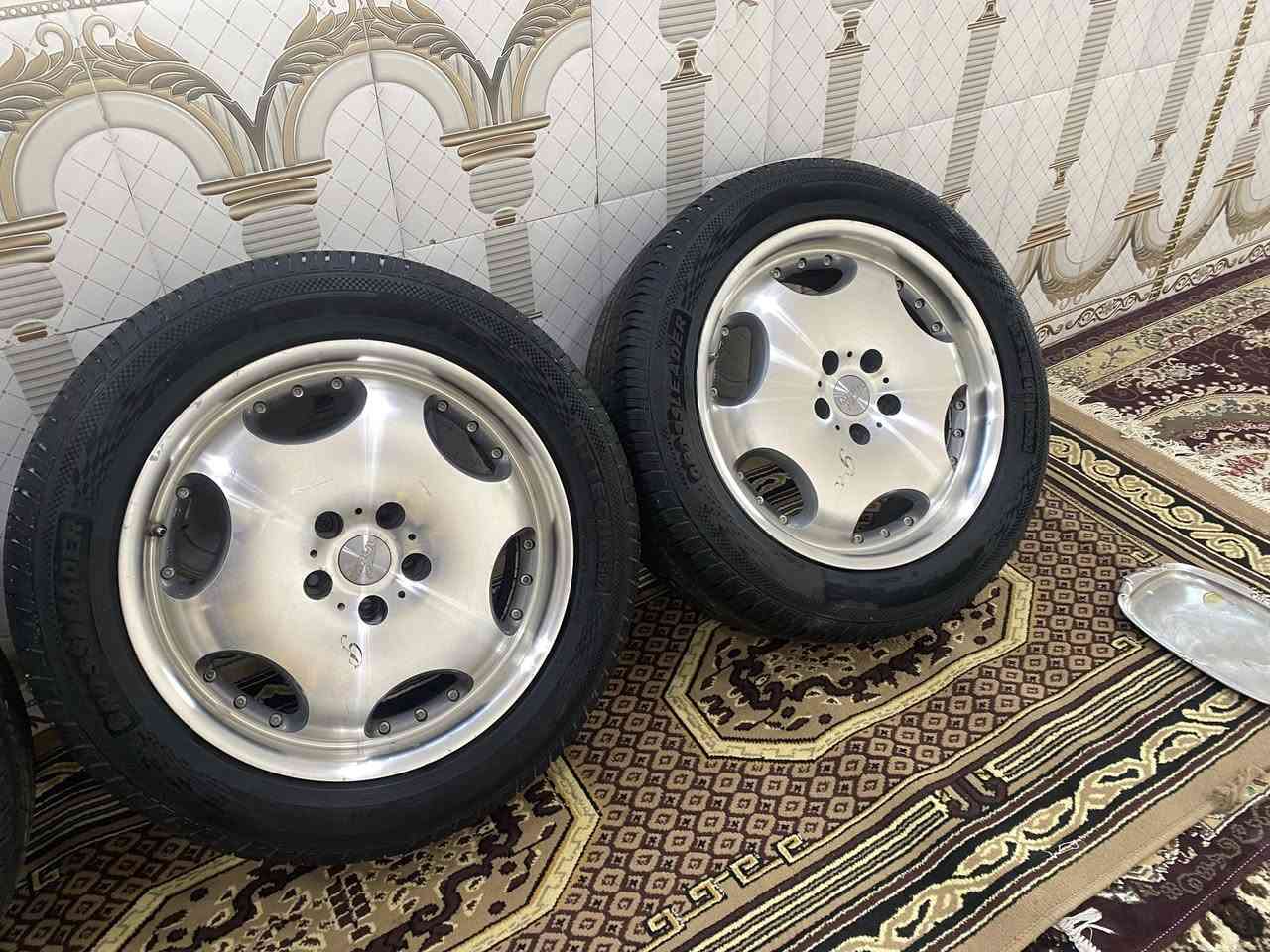 سلام عليكم للبيع ويل كب مارسدس اصلي حجم ١٨ مال حاويه جديد جداً تخم تاير جديد سعر ٣٥٠ وبيه مجال مكاني كربلاء 
***********
