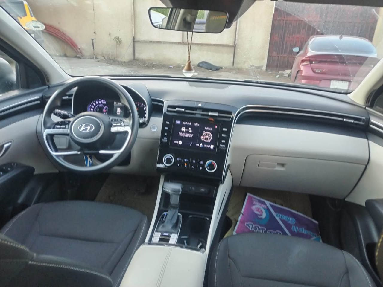 توسان 2022امريكي رقم اربيل صاحبه موجود محرك 2500بصمه حساس امامي او خلفي رادارات شاشه وكامره سياره نضيفه الحادث قبق صندوك صبغ جاملغ او بارد ماشيه46000كم سعر18000$بي مجال بسيط *********** Colombo, Sri Lanka
