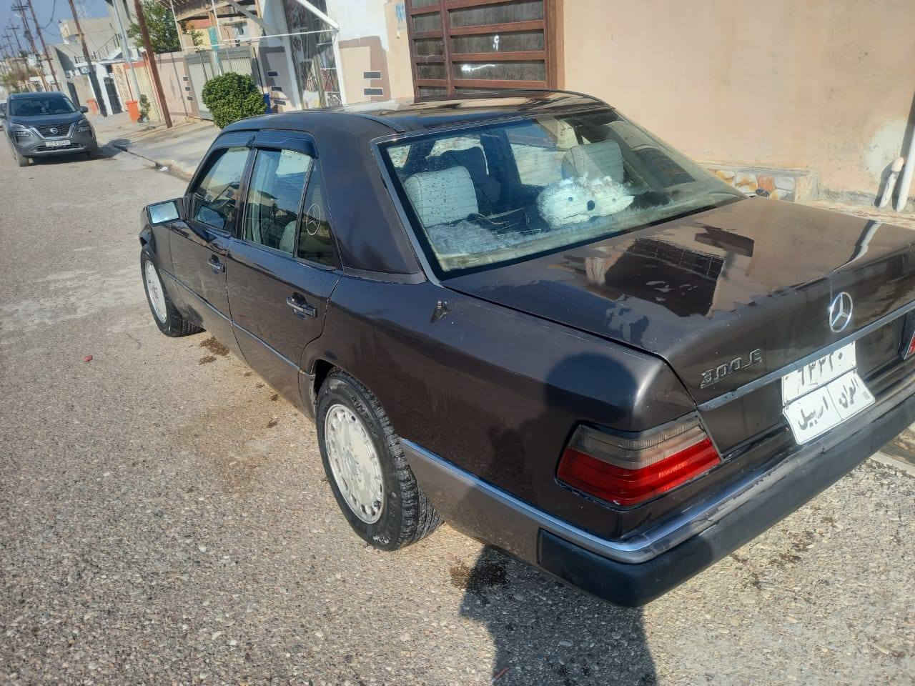 مكلف بالنشر رقم صاحب سياره ***********
سلام عليكم سياره مارسدس موديل ١٩٩٢
محرك. شرط جديد 
حداديه جديده 
سياره ما ناقصها شي اخو جديد 
بيها بس جوزه صباحيه 
محرك ٣٠٠٠
تبريد ويه سويج ترايك وين ما تريد 
سعر ٦٢ وبي مجال حك جيه 
 وتحويل  بسم مشتري ثاني يوم
