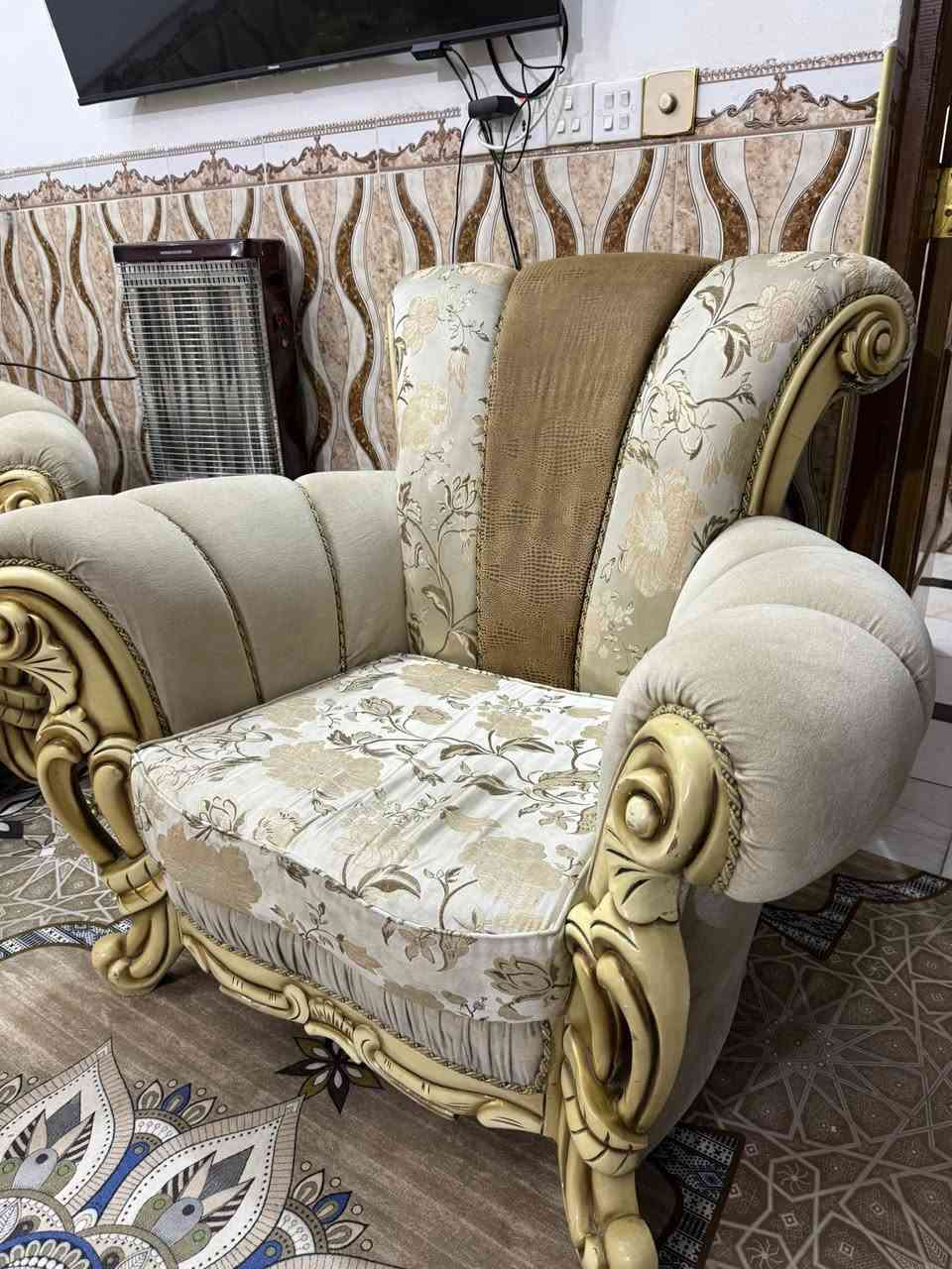 تخم ملكي للبيع العدد 2 كرويته ام 3 نفر وحدة ام الثنين و2 كرسي ابو نفر للبيع السعر 500 مكاني حله 
***********
