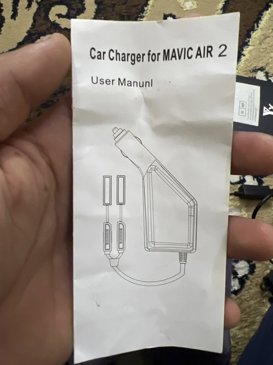 شاحن يوصل في ولاعة السيارة (12V).
• يُستخدم لشحن بطاريات الدرون DJI Mavic Air 2 أثناء القيادة.
 • يعطي طاقة شحن تصل إلى حوالي 35.6 واط ويشحن البطارية خلال حوالي ساعة و40 دقيقة تقريبًا.  ￼

انطي سعرك وبالعافيه


**إذا كنت صاحب هذا الإعلان وتريد حذفه لأي سبب، رجاءا أرسل رسالة إلى الدعم الفني**