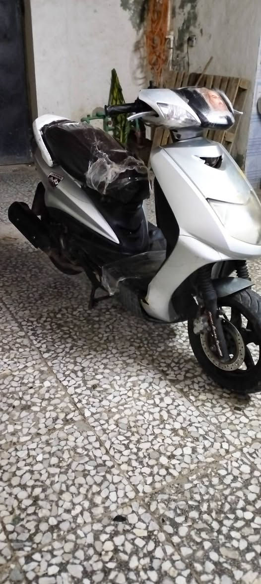 دراجة سكنس سلف هندر محرك حلو شلعه استانين قفل جنطه السعر  280 قفلهه مكاني حي السفير قريب ع العبيدي رقمي ***********
