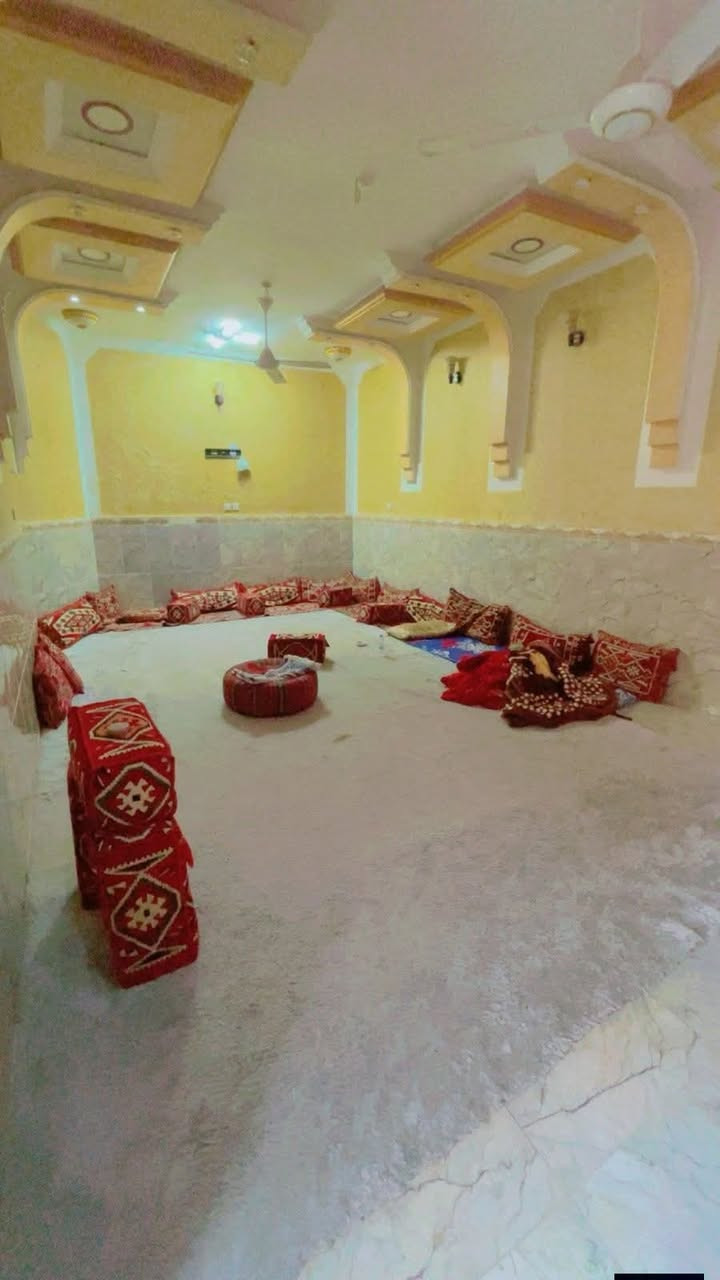 ♕بسم الله الرحمن الرحيم اللهم صلِّ على محمد وآل محمد ♕

🏠  : منزل للبيع 

🌐  :  الموقع حي الحكم  

🍦  :  خلف مرطبات فستقه 

📐  :  المساحة  280  متر  ركن 

🏠  :  منزل طابقين  

//////////    تفاصيل اكثر      ///////////
ـــــــــــــــــــــــــــــــــــــــــــــــــــــــــــــــــــــــــــــــــــــــ
الطابق الاول 

غرف نوم عدد 2  +  صاله  +  مطبخ حار وبارد  +  براني  +

طارمه  +  حمامات داخليه وخارجيه 
ـــــــــــــــــــــــــــــــــــــــــ
الطابق الثاني 

غرفة نوم كبير   +  صاله  +  حمامات  
ـــــــــــــــــــــــــــــــــــــــــــــــــــــــــــــــــــــــــــــــــــ

💵  :  سعر جداً مناسب  

📲  :  الاستفسار اكثر الاتصال على الرقم  

📞  :  ‏‪0788 251 8491‬‏   واتساب 

✨  لــن تـکون وحـيداً ابـداً مع  الــ مهيمن  للعـقار   ✨

#المعرفة_السعر_علق_بكلمة_المهيمن
