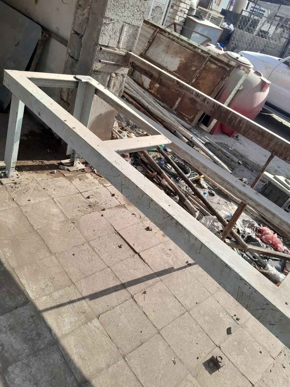 السلام عليكم عندي ميز لبيع حديد ثقيل سعرء ١٥٠ الف *********** المكان بغداد
