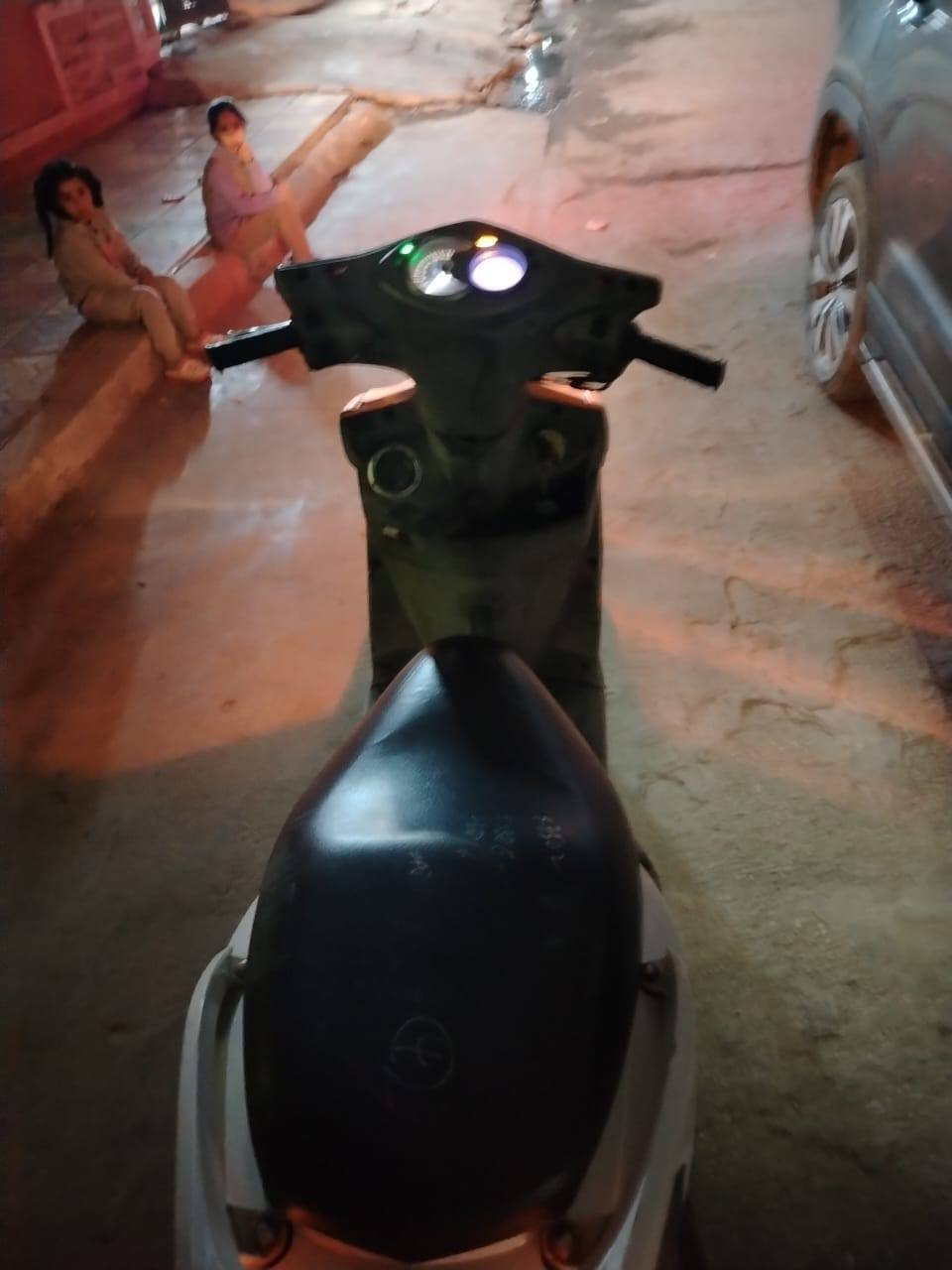 سلام عليكم دراجه سكنس فحل درجه صارله يومين من نازله من الرمبه درجه كفاله عامه من الويل لويل برغي ما مفتوح سبب البيع محتاج فلوس مكانك بغداد الدورة ***********سعر 1300 مليون 300 وبيه مجال
