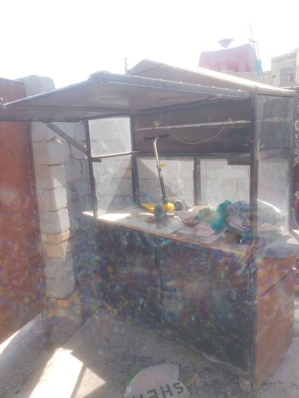 ميز  حديد وخشب يخبل وثقيل  كلش جنت مفتح بي جاي يرهم كلشي حتى لفات اي شي للبيع


**إذا كنت صاحب هذا الإعلان وتريد حذفه لأي سبب، رجاءا أرسل رسالة إلى الدعم الفني**