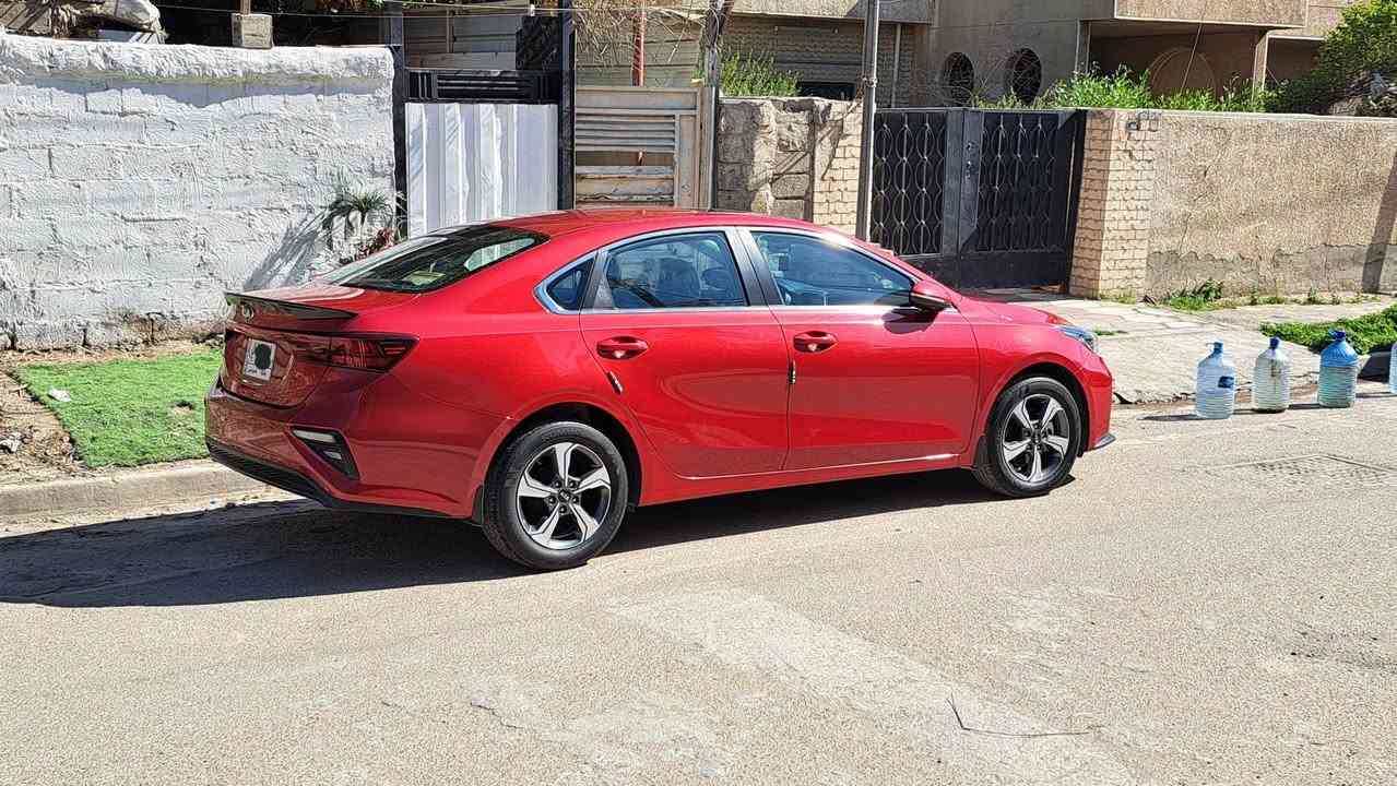 سيراتو الشركة الدولية كيا..استلام شخصي
ماشي ٤٦ الف كم..مكفولة
سلايد..١٦٠٠..حساسات ..تبريد قطعتين...تحكم استيرن..abs بريك...ماطور لايت..ويل كب 5
وضعيات قياده 3..مري شفط ويا تقفيل.تخم تايرات كوري جديد
السعر. ١٦٠ $$$ ١٦٠ ورقة وبيها انشاللله مجال 
الاتصال. ***********
بغداد حي الجامعة
