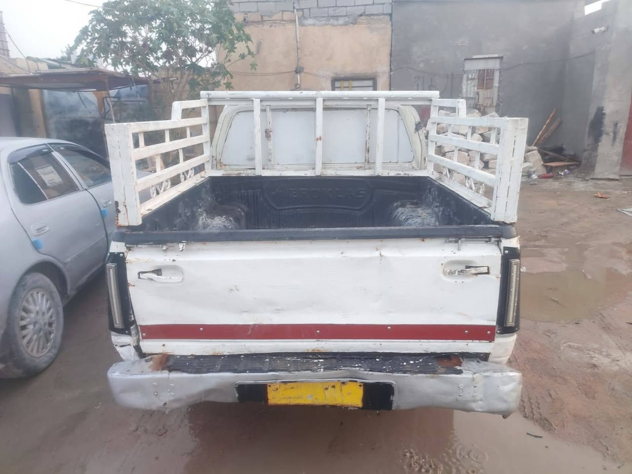 السلام عليكم للبيع بيكم كنو موديل ٢٠٠٧ مكينه وكير خير من الله حداده تايرات كله جديد رقم صدامي راعيه ميت السعر ١٠ وبيه مجال العنوان زبير مكلف بالنشر ***********
