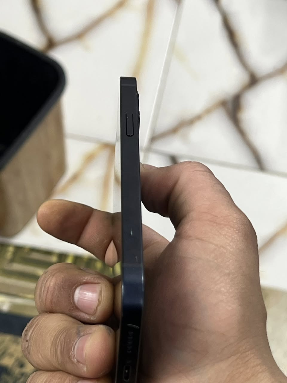 سلام عليكم 12 عادي  ذاكره 128 بطاريه ٨٤ ابلادي الجهاز مامفتوح نظافه 90% العنوان بغداد الشعب سوك شلال رقم ***********
