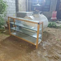 معرض وميز بلازمه للبيع المعرض جامته مكسوره سعره ٤٠ /. الميز سعره ٣٠ / ...