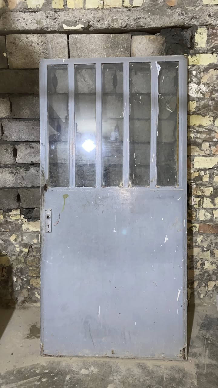 السلام عليكم متوفر للبيع مستخدم نضيف حديد ثقيل مو معاد
‏١- شباك ٦ طلاگات مع هوائية  حديد درجه اولى عدد ١ ارتفاع ١٤٠ في ٣ م
‏٢- شباك ٤ طلاگات ارتفاع ١٢٠ في ٢م عدد ١
‏٣- باب مطبخ مزجج ارتفاع ٢١٠  في ١م عدد١
‏٤ـ باب كلدور ارتفاع ٢١٠ في ١٢٠ بدون ملبن عدد١ 
‏٥- باب حمام ارتفاع ٢م في ٩٠ عددا
‏
‏ ‏للاستفسار الاتصال 
***********
