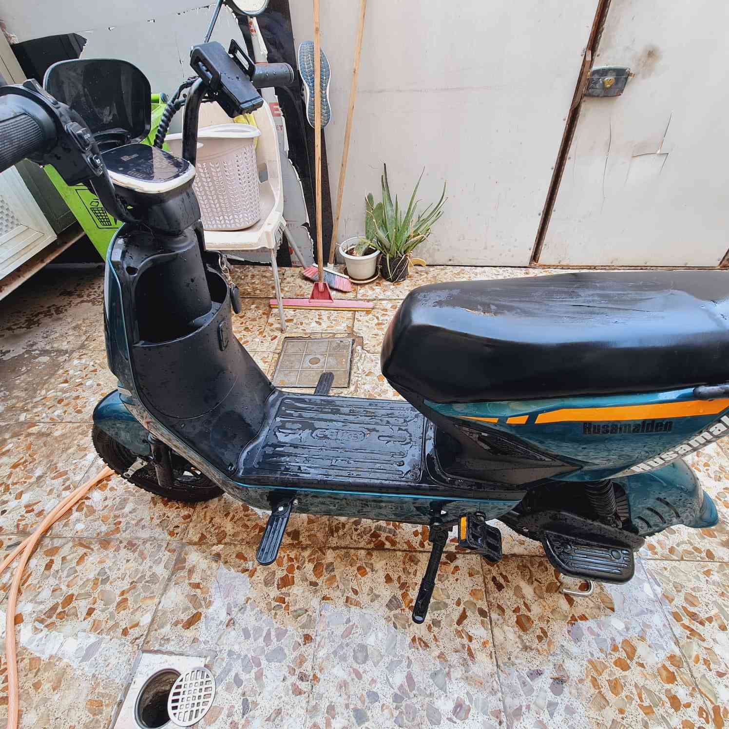 السلام عليكم شباب عندي دراجه شحن للبيع جديده الله شاهد ما مستخدمهه لان طريق شغلي بعيد رايدهه ب٣٠٠ مكاني بغداد حي الجهاد رقمي ***********
