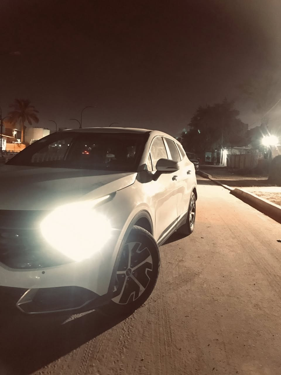 سبوتج ٢٠٢٣
حادث بنيد ونص لباب فقط
بدون رقم 
المواصفات 
شاشه متصل 
كسنات جلد 
تحكم ستيرن 
مثبت سرعه
قطعتين تبريد 
بصمه تشغيل 
بصمه ابواب 
تشغيل عن بعد 
كامره خلفيه
حساس امامي 
نقطه عمياء 
السعر ١٩٥ وبيه مجال 
المكان حله مركز 
رقم الهاتف ***********/***********
