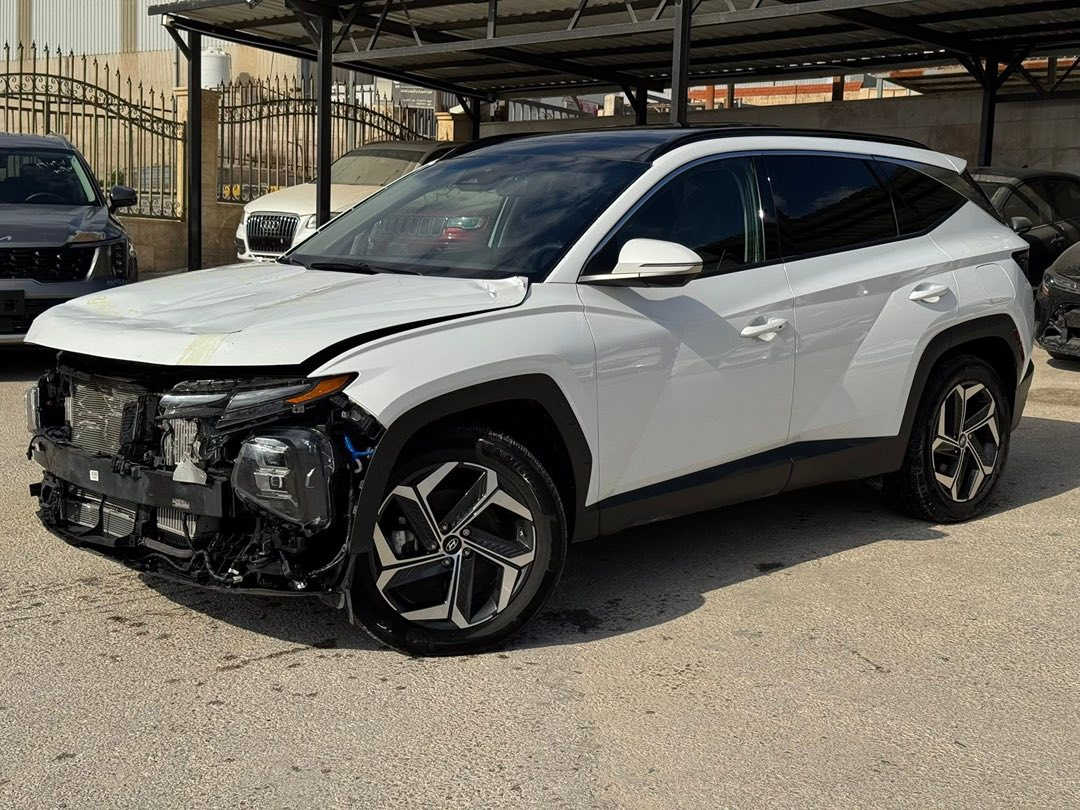 HYUNDAI TUCSON HYBRID 2024
 
📍السيارة موجودة في بغداد للتواصل ***********  

هيونداي توسان هايبرد  2024
المسافة المقطوعه 25200mi
اللون . ابيضّ   
محرك. 1600cc هايبرد 
الموديل 2024

                  ======= الاضافات👇👇 ======

فتحه بانوراما  
شاشة كبيره نفكيشن 
بصمة تشغيل 
بصمة أبواب 
رادار امامي
 مانع تصادم
تحديد مسرب .
نقطة عمياء .
كاميرا خلفيه
كاميرا عداد 5 
كاميرا 360
كراسي جلد .
كراسي كهرباء عداد 2
طارة مدفية .
كراسي مدفية + مبرد 
مثبت سرعة
تحكم ستيرنج
نظام قيادة ذاتية 
تشغيل عن بعد سياره 
شاحن وايرلس
هاند بريك كهربائي
حساسات خلفيه + اماميه 
دفع رباعي 4X4 
باب خلفي كهرباء 
اضويه اماميه زنون LED
كشافات ضبابي LED 
اضويه خلفيه LED
نظام GPS+ خرائط 
ويل 19
3 انظمة قياده Sport /ECO / Normal
كندشن مركزي امامي + خلفي 
تحريك السياره عن طريق بصمه 
بلوتوث 
مدخل AUX + USB

🚗🚗حادث السيارة كما موضح في الصور 🚗🚗. 

📍الآردن الزرقاء المنطقه الحرة شارع 20 شمال 

للتواصل  / عمر الدليمي 00962786166701 علي الكرغولي 00962788505634
