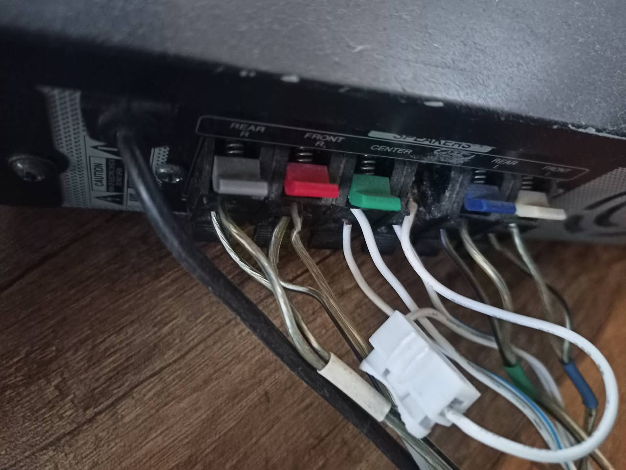 السلام عليكم يتوفر سستم مسرحي5*1
 lg 
يدعم 
بلوتوث 
اوبتكال 
منفذ hd
4 سماعات كبار 
سماعه سنتر 
سبوفر ماركة بانسونك 
قوة سستم 1000 واط 

سعر 150


**إذا كنت صاحب هذا الإعلان وتريد حذفه لأي سبب، رجاءا أرسل رسالة إلى الدعم الفني**