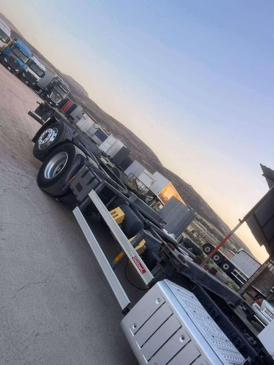 Actros. 2545.  2016. مقفول سيارة فول مواصفات عنوان السليمانية ***********
