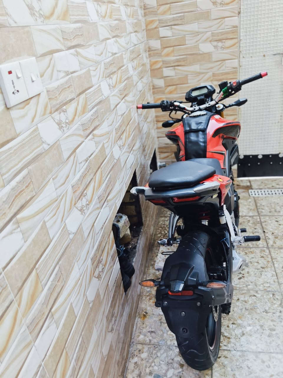 دراجة لونسين 250 cc دهن الشركه جديدد بيها  دراجـه 6 كير صاروخ دراجـه مضمومه مااطلع بيها ابد موديل 2020 دشبول 3 الوان صنع المحرك والكير في شركة BMW والكهربائيات وبقية الانظمه في شركة كاوزاكي اليابانيه وتفاصيلها ابحث عليها بلكوكل .... صدر عكس دبلات تي ماكس بريك تي ماكس .. انارتها كامل LED مع اضافة اناره للجماليه تجي واتشوف ـ دراجه مضمومه ومو جناي دراجات ابد ومحتاج للبيع سعرها 12 ورقه وبيها مجال بسيط .. دراجه للجناي قسم بالله تنساها واوراقها كاممله واصوليه ورجاء المو شراي لايدخل ويعامل جذب ... مكاني بغداد حي الامانه قرب حمام المدينه ... صرف بانزين انسااااا ووتحريكتها شرط تعلك بيك صوت رياضي بلادي


**إذا كنت صاحب هذا الإعلان وتريد حذفه لأي سبب، رجاءا أرسل رسالة إلى الدعم الفني**