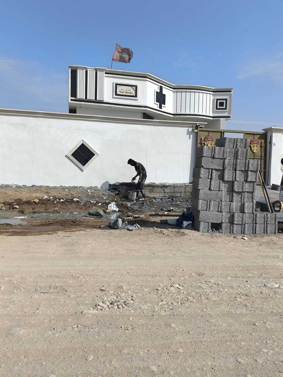 خلفات اثنين متفرغين لبخ بكل انواعه جراره تشميع تصفير مساطر حمامات واجهات  وجص وبورك تطعيم واجهات  داخل بغداد فقط شغل يرضي الله وسرعه في تنفيذ متفرغ حالين  خابرني اوراسلني واتساب  ***********
