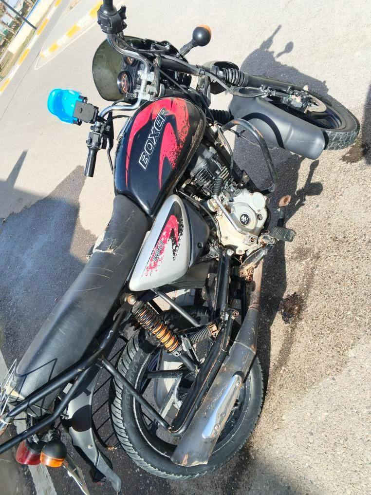 السلام عليكم 
بوكسر للبيع رقم و سنويه تحويل ثاني يوم مفتوحه و كايمه السعر 1800 الموقع البصره الجزيره 
 رقم التواصل *********** البصرة, العراق
