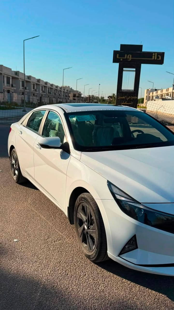 سلام عليكم شباب النترا  موديل 23سياره بعدها فابلون شركة لا صبغ ولا حادث ولا ضربه سياره كفاله من دعامية للدعامية والكير والمحرك شرط استخدام مره سياره خليجي كلين بدون حادث بيها رادارات امامي خلفي بيها فتحه سقف واشاير بل مري تحكم ستير سويج مو بصمه تحكم فتح جنطه عن بعد  محرك 1600 دوش تنفس طبيعي سياره ماشيه 3 الف زيرو زيرو من شركة على ايدي ما ملعوب بيها رقم *********** سعر السيارة 157 ورقه وبيها مجال للشراي
