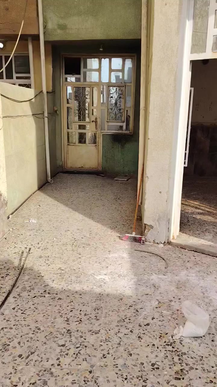 السلام عليكم يوجود بيت للبيع +  رهنية  المنطقة الف شارع ابو شيرين مساحة بيت 120 طابقين ايجار رمزيي
للتوصل عل رقم ***********
