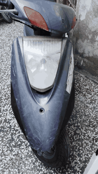 السلام عليكم حبيبي
دراجة بريز 140 شغاله وتمشي اني ابيع كوم حديد 
مكاني بغداد البلديات سعر 350 وبيهه مجال ***********
