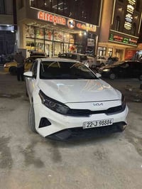 فورتي 2022 لون ابيض  قطعه وحده فقط بس بنيد ملاحضه السياره ليبل واحد مج...