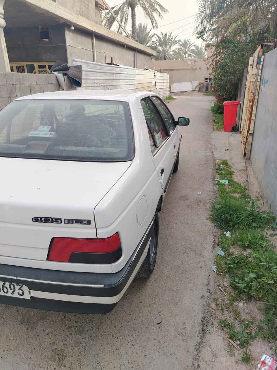 السلام عليكم
بيجو glx 2012
كفاله عامه عدا شخط باب سائق
ماشيه١٤٠ رقم بغداد باسمي 
كير مكينه تبريد كفاله 
تخم تاير صدر دهن كله جديد 
مكانه بغداد الدوره أو ناحية الرشيد 
***********
