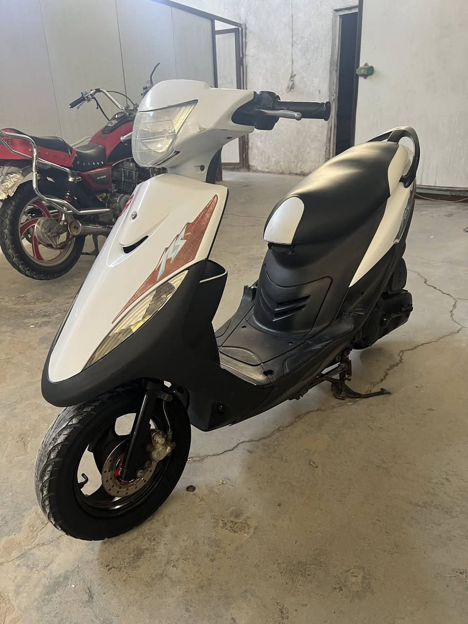 ماكس. عدله. حاويه.  ماصله. هواي من طالعه. ؟ مكفوله من كلشي. اي نقص ما بيه. دراجه شلعه ومعدل تجي تفحص وشوفه. مكينه. مكفوله. ماكني ناصريه سوق شيوخ  سعر. مليون و100 …بيه. مجال. قليل.حك جيه. .. رقمي >***********
