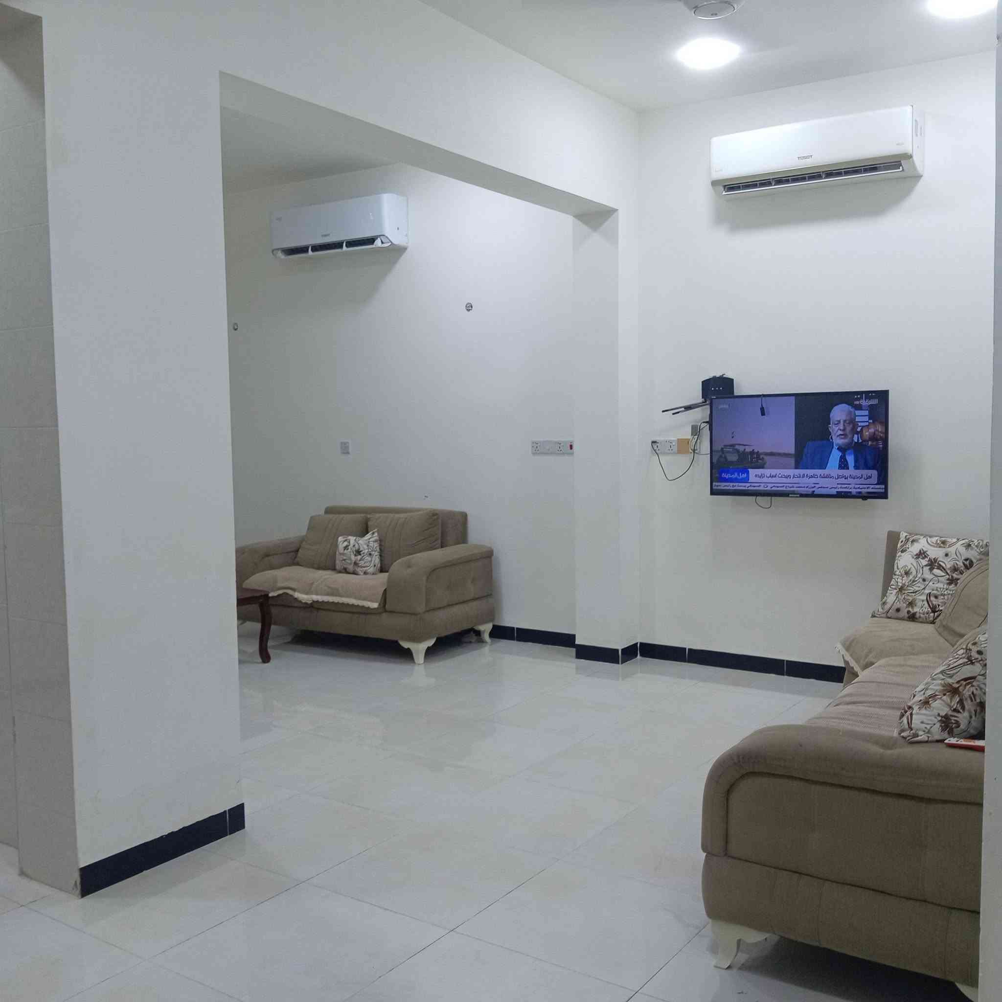 بيت للبيع 100م زراعي حي 17تموز 
واجها 30*8 طابق واحد 
للتواصل ***********
