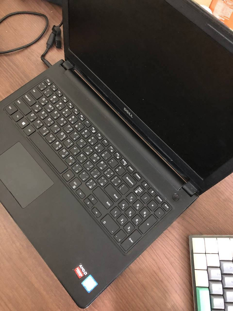 السلام عليكم 

لابتوب inspirion 3567 للبيع

المواصفات:
• الشاشة: 15.6 بوصة Full HD
• المعالج: Intel Core i5-7200U (الجيل السابع)
• الذاكرة: 4 جيجابايت RAM
• التخزين: 1 تيرابايت HDD (متوفر ما يقارب 906 جيجابايت فارغة)
• نظام التشغيل: Windows 10 Home (تنصيب نظيف وجاهز للاستخدام)
• 3 منافذ USB
• منفذ HDMI
• قارئ أقراص DVD
• واي فاي، بلوتوث، كاميرا ويب، وسماعات مدمجة

الحالة:
• نظافة الجهاز 95%
• لا توجد كسور أو شقوق أو أضرار
• الجهاز بحالة ممتازة ومستخدم استخداماً خفيفاً
• يعمل بشكل ممتاز وجاهز للاستخدام مباشرة

مناسب للدراسة، التصفح، برامج الأوفيس، مشاهدة الفيديوهات، والاستخدام اليومي، مع الشاحنه الاصلية

السعر ٢٠٠ الف


**إذا كنت صاحب هذا الإعلان وتريد حذفه لأي سبب، رجاءا أرسل رسالة إلى الدعم الفني**