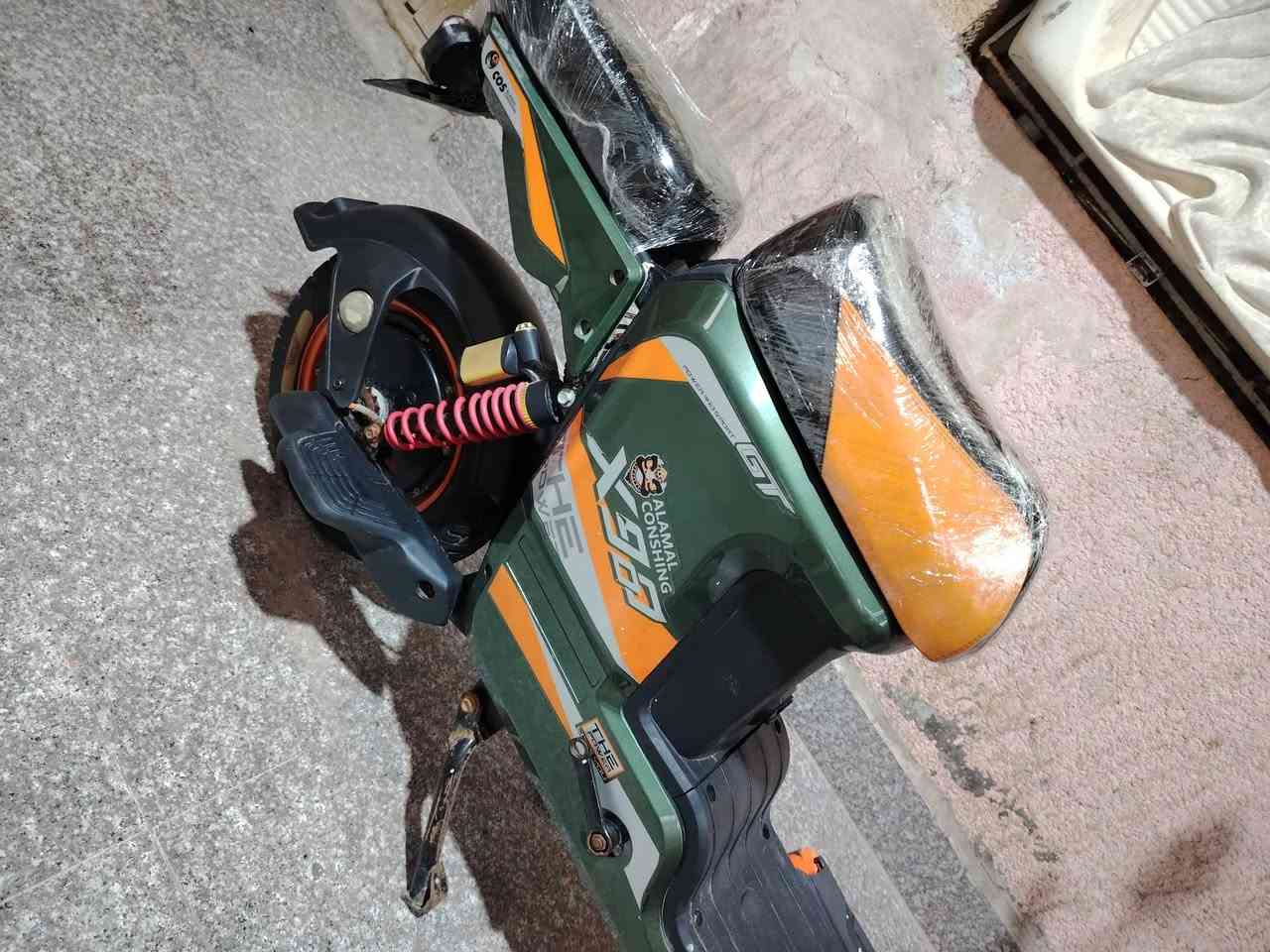 دراجه للبيع شحن جديده نضيفه بطاريات جدد دراجه جديده وعلي لاكن محتاج اريد ابيعها يعني *********** راسني واتساب وانه خادم... لكم ان شاءالله...
