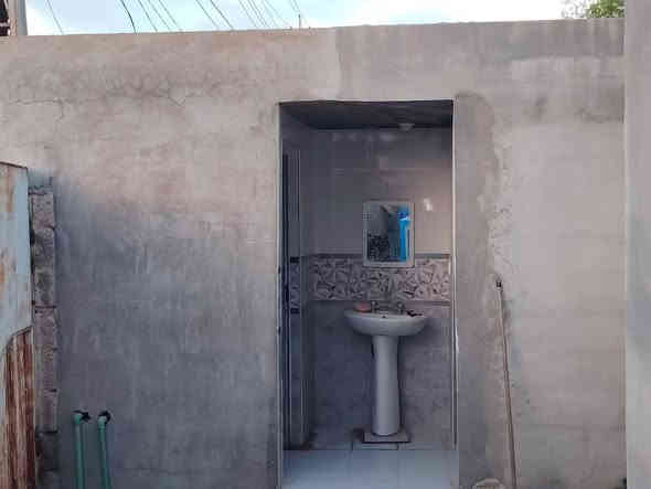 بيت مع قطعه للبيع في حي الوحده فرع الجملون مو بعيد وسط الحي للاستفسار اتصل على رقم التالي ***********
