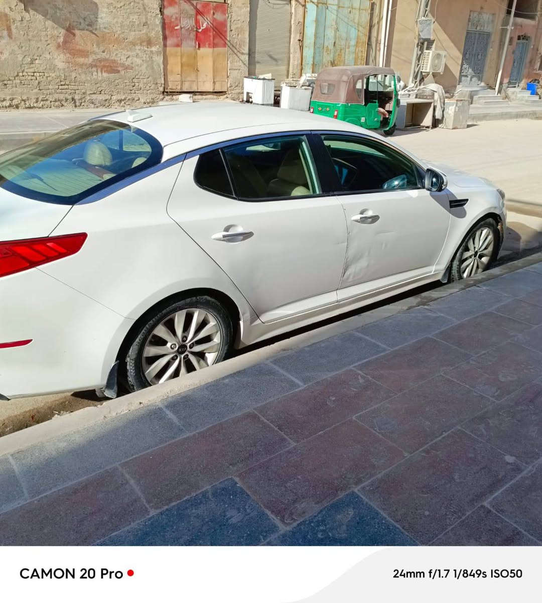 السلام عليكم اوبتيما للبيع موديل 2015وارد امريكي حادثها هلال الجاملغ الخلفي بيه بارد وصبغ وطخه بسيطه موظحه ب الصوره  والباقي كفاله من تبديل وظربه وصبغ رقم ذي قار مكينه وكير وحداديه وتبريد خير من الله السياره جاهزه ماشيه 81الف سياره ما مشتغله خط مال جناي السعر 110مكاني  ذي قار رقم الهاتف ***********
