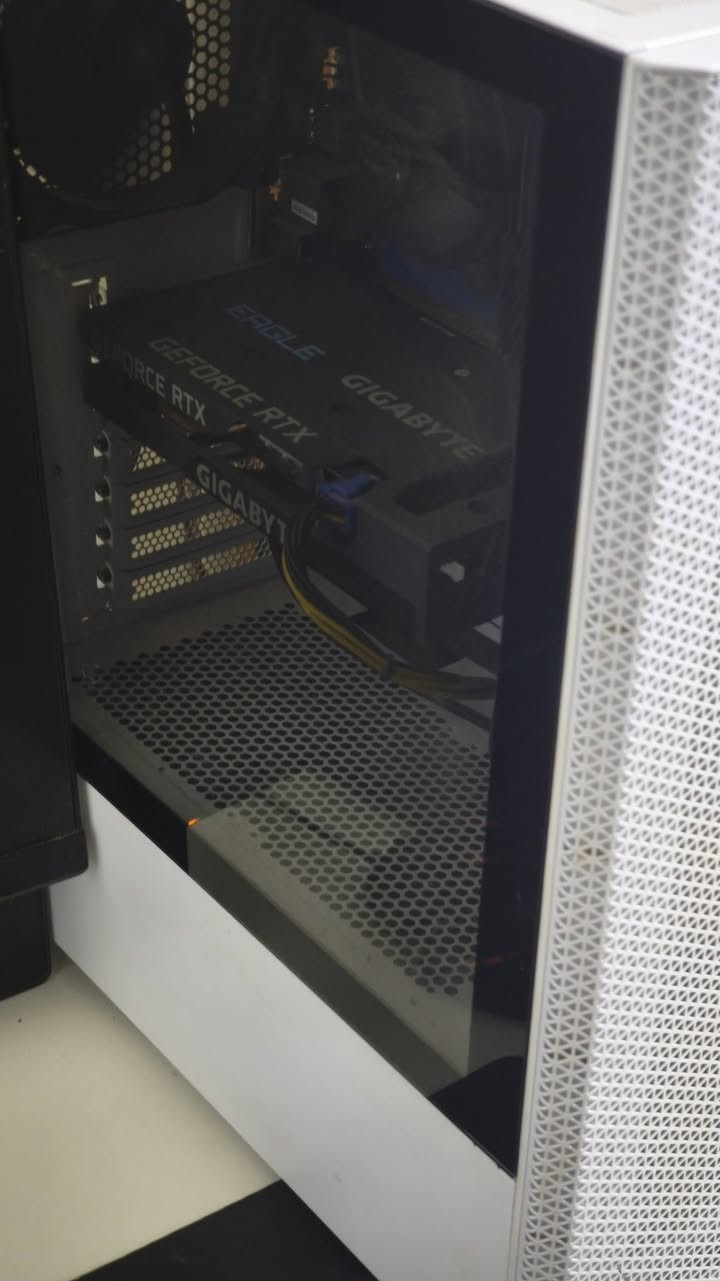 Pc  مع كامل الملحقات 

كارت شاشة نيفيديا 3050 8gb 
المعالج core i5 9th generation 
الرامات 16 gb 
الهاردات  
1_ m2. 128gb 
2_ ssd 512 
3_ 1t للتخزين
شاشة hp ips 24
Ups 1200 / يو بي اس 
سماعات + موس + كيبورد 
ميز ابيض صغير 

الشراي يتفضل خاص


**إذا كنت صاحب هذا الإعلان وتريد حذفه لأي سبب، رجاءا أرسل رسالة إلى الدعم الفني**