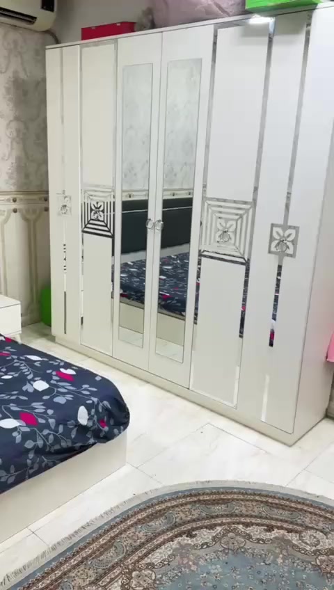 غرفه للبيع السعر 500 العنوان البصره الكندي شارع العريض قرب مدرسه الحريه الشراي يتصل مامتواجد بلفيس هاذ رقمي 👈🏻***********
