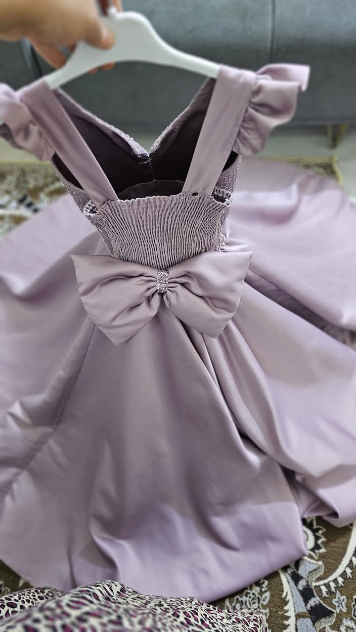 بنات عندي بدله بناتي ملبوسه بس كولش نضيفه اتلبس من 9سنوات اذا خشنه لحد ال 12سنه اجنن الصور ضالمتها اخذتها ب85 واريدها ب30


**إذا كنت صاحب هذا الإعلان وتريد حذفه لأي سبب، رجاءا أرسل رسالة إلى الدعم الفني**