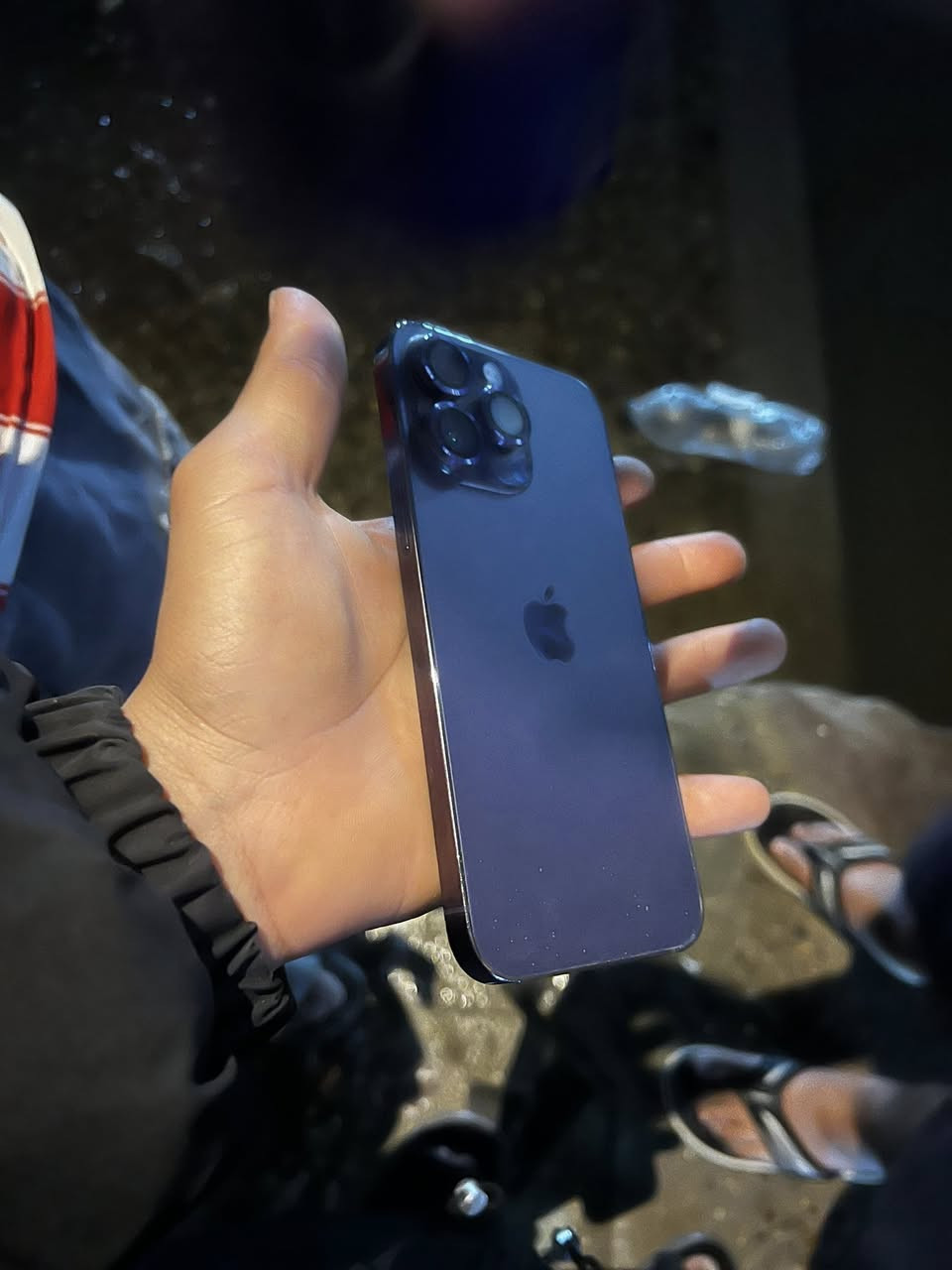 آيفون ١٤برو ماكس بيع مستعجل وتصوير مستعجل بي ضرر بشاشة فقط كدامك عنوان بغداد شعب سعر ٥٥٠وبي مجال وحته كارتونته ويا *********** بطاريه ٨١
