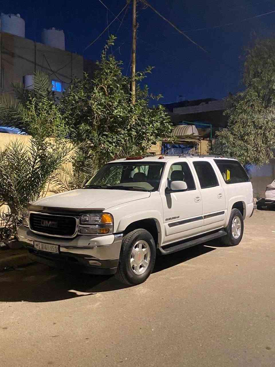 الفينيه مديل ٢٠٠٠ 
السياره نقل. جثه
بيه بارد بلباب مامصلح 
وبيه صبغ الارباع الوره فقط
الباقي كله مكفول  مكينه كير تبريد تدفئه السياره بسمي. تحويل ثاني يوم ١٣٥ وبيه مجال
اخوان انا مكلف بلنسر اتصل على راعيها *********** البصرة, العراق
