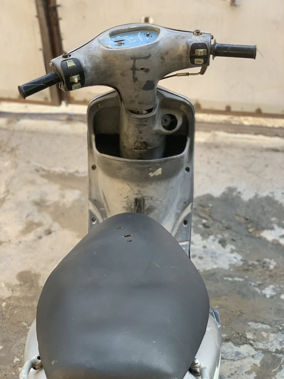 السلام عليكم ماكس منغولي للبيع الدراجه حلوهه يرادله  ترتيبات بسيطه نقص كابريته تشتغل وتمشي كهربائيات شغاله نقص باتري تايرات جدد مكانه حله بابل  السعر ٣٥٠ وبيه مجال  للاتصال  ***********
