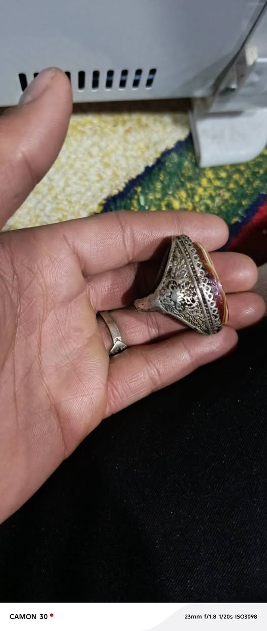 مساكم الله بالخير خاتم عقيق يماني قديم صياغه نجفيه خشنه السعر ٥٠ الاتصال او وتساب ***********
