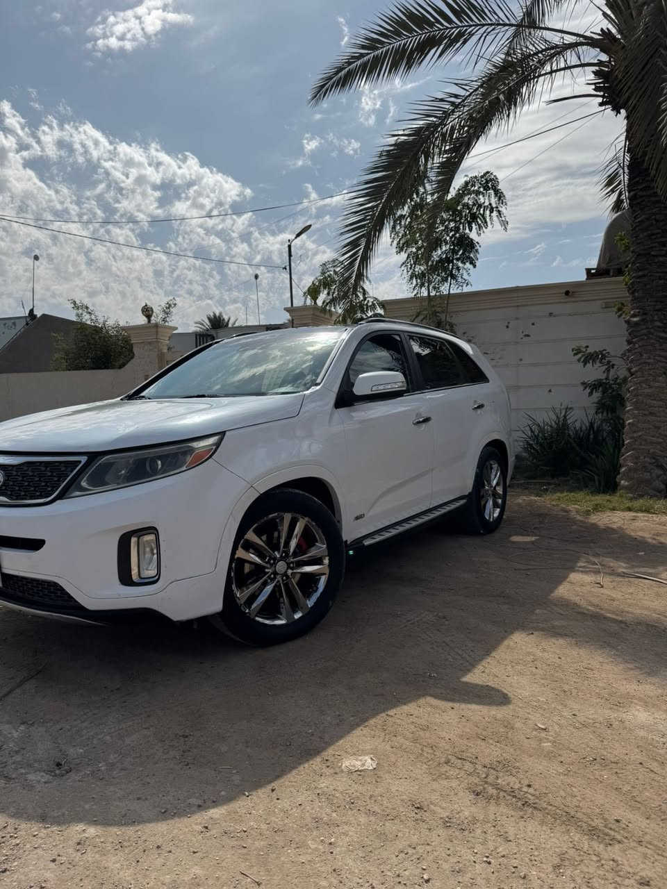 كيا سورنتو موديل 2014 
سبعه راكب ستة سلندر  امريكي داخله كلين بيها بارد شي قليل مع تكشير بدون حادث بدون اي تبديل فول موصفات 1/1 اعلى فئه بصمة تشغيل بانوراما و الكشنات كهربائي 

لون ابيض سياره جديده بمعنه الكلمه 

كشنات جلد 

كشنات تدفئه تبريد 

اضواء ترحيب عند الاقتراب بصمه ابواب مع ترحيب داخلي 
منافذ يو اس بي مع اوكس  بلوتوث سيدي

كامير خلفية 

نظام ايكو 

رقم بغداد إنكليزي 

بردات ابواب

صندوق كهرباء 

سبعه راكب ٣قطع تبريد 

ويل كب  لدات امامي. لدات خلفي 

حساسات خلفي تبريد بيانو شاير بالمري

مكاني بابل للتواصل صاحب السياره ***********
خاص ما اجاوب
