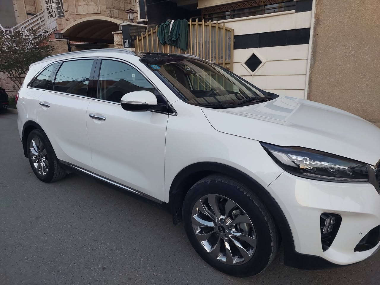 السلام عليكم عندي سورنتو موديل ٢٠١٨ خليجية مكفوله فول محرك ٦ماشيه ٤١ الف مكان السياره بغداد للاستفسار عن السعر الاتصال على الرقم ***********
