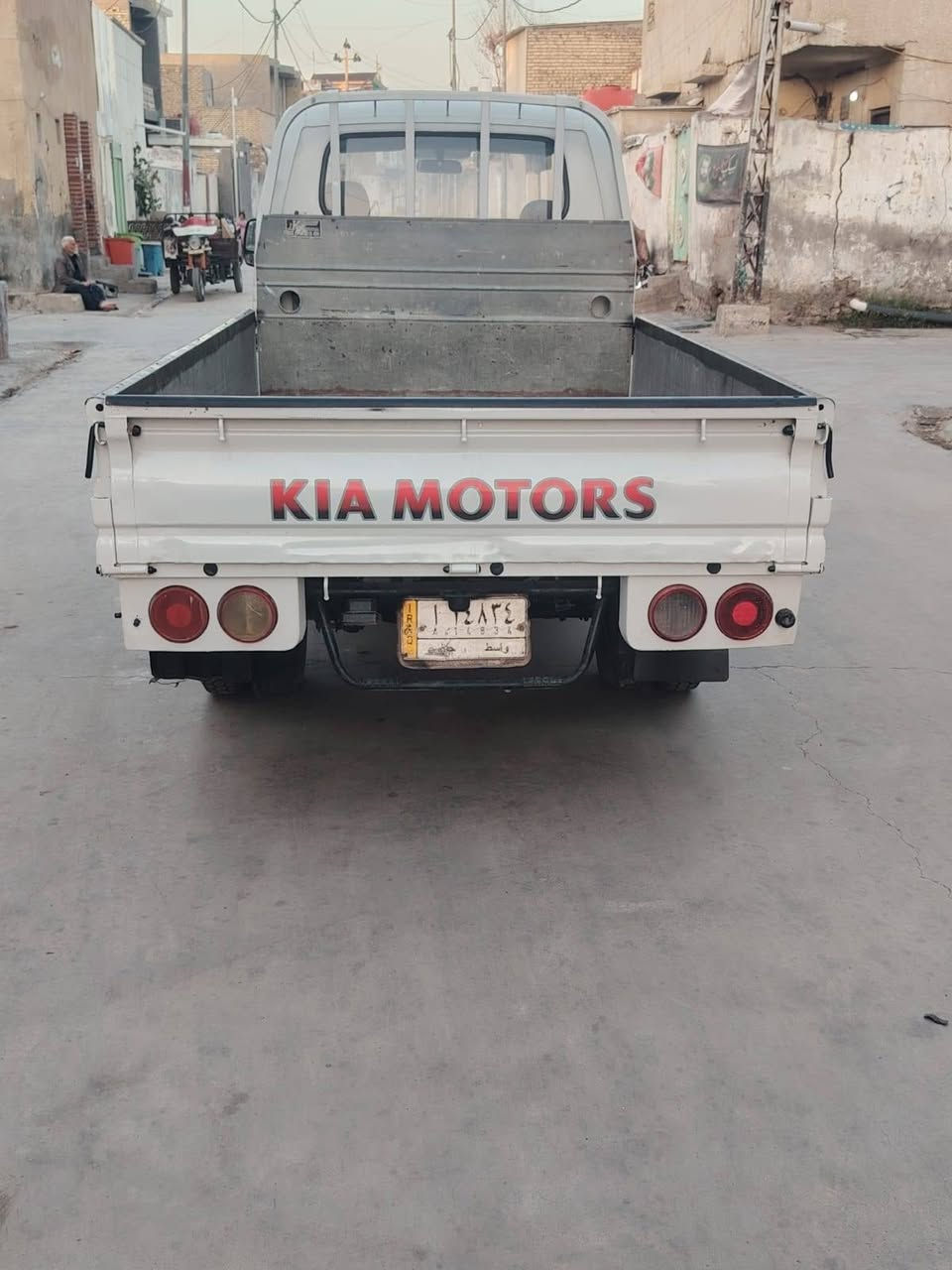 سلام عليكم ورحمة الله وبركاته سياره لبيع كيه حمل موديل 2011 
رقم واسط السياره بسمي تحويل مباشر عنوان واسط النعمانيه 
سعر 87 ورقه الاستفسار ع الرقم ***********
