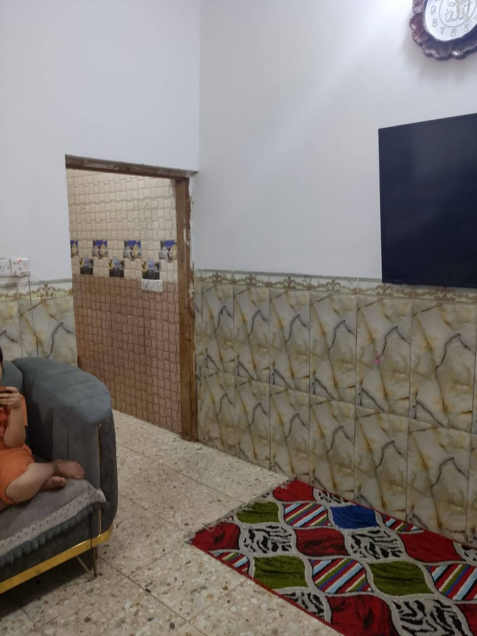 دار للبيع زراعي سند 25 اقرار كاتب عدل  مساحة 51م واجهة 5م. يحتوي عل طرمة. وصالة  ومطبخ وخدمات   طابق اول غرفتين نوم وحمام غربي.  طابق ثاني بيتونة وسطح.  يقع في بغداد سبع ابكار  الفرع المجاور لفران جوهرة لبنان. خدمات فووول ماء. كهرباء مجاري تبليط ومن الله التوفيق
للاستفسار : *********** بغداد, العراق
