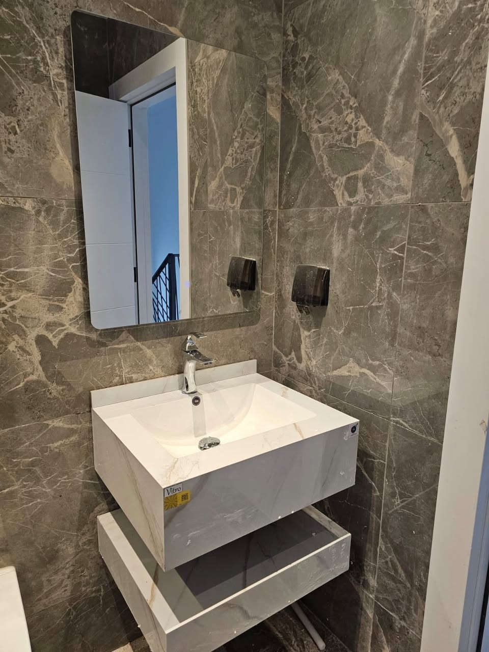 محلات العوادي تعلن صيانه ونصب صحيات في مجمع البدور  تجهيز كافه الصحيات  بسعر جمله لاتعب ولاتجي نجي يم بيتك اتصال ***********
