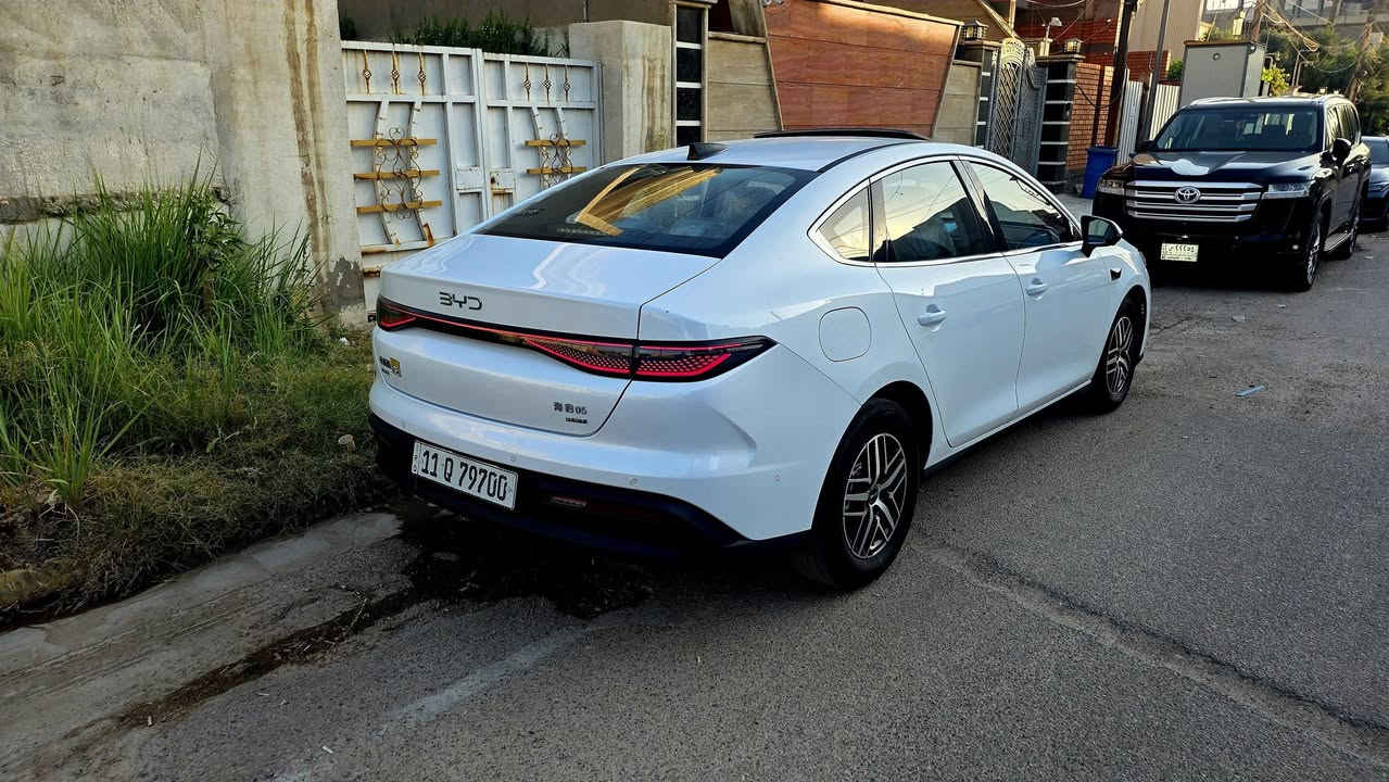 السلام عليكم 
BYD SEAL 05 2025
ماشية ٨٠٠٠ مكفوله كفالة عامة 
السيارة فوول اعلى مواصفات 
١٣ كاميرا
رادارات امامي وخلفي وجانبي بالمري
مري شفط
كشن كهرباء 
شاشة كبيرة 
داش كام بلادي
اوتو بارك
سلايد روف
نظام ترحيب
تشغيل عن بعد 
تبريد قطعتين
داخل جلد ابيض
ويل كب
حساس امامي وخلفي وجانبي ١٢ حساس
نيكل بالابواب 
وباقي المواصفات معروفة
السعر ٢٣ مليون و٣٠٠ الف دينار
مكانها معارض البياع الشارع الثالث معرض المكارم 
*********** مصطفى
