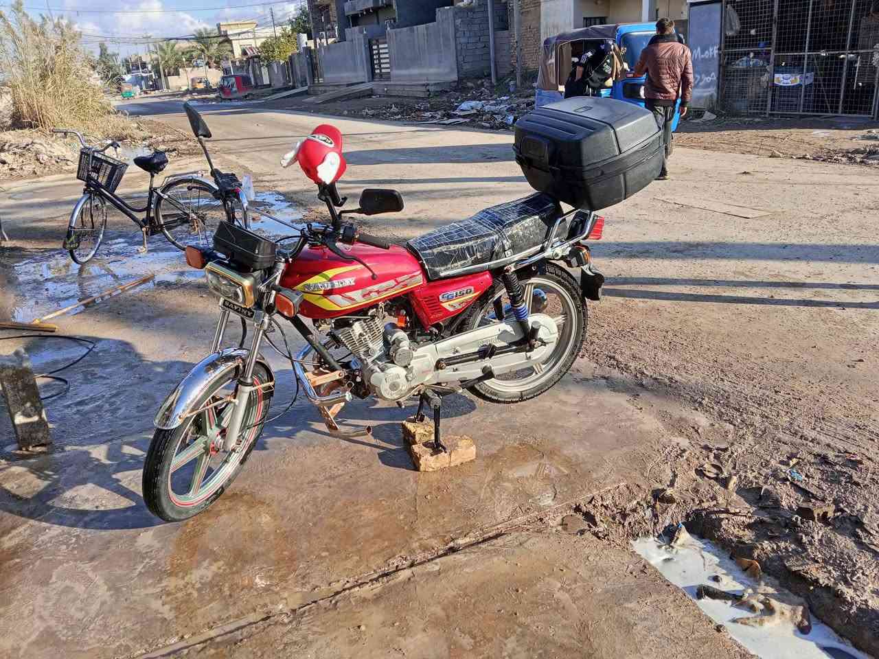 سلامو عليكم  دراجه 2019 نضيفه خير من الله ما ناقصه شي  نكره سلف  لا تبخير لا عطلات  درجه  سعره  550 وبيه مجال مكلف بنشر  رقم صاحبه  (***********)
